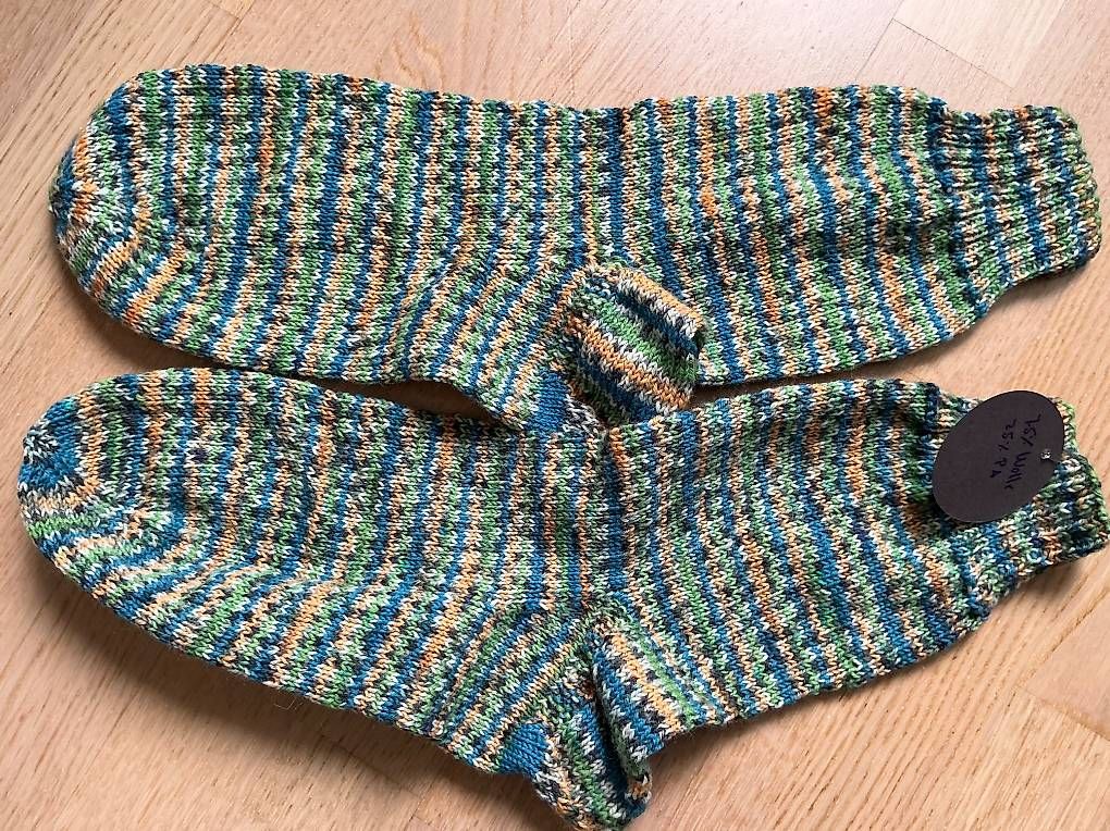 Chaussettes: Socken handgestrickt Gr 48/49  – Neuf avec emballage d'origine à Liestal par Strigg-Grossmami 1
