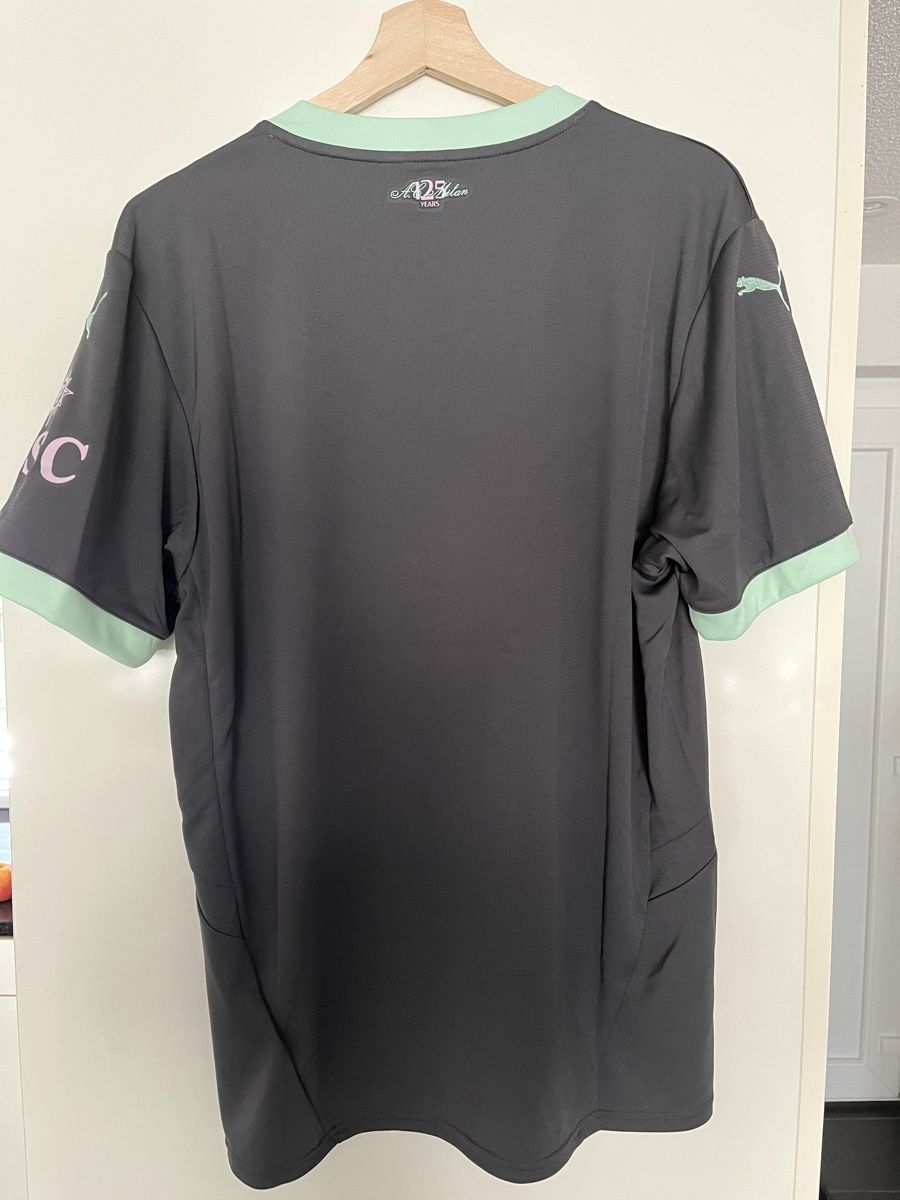 Puma Maillots de corps & Pantalons: AC Mailand Trikot – Neuf avec emballage d'origine à Oberweningen par mer_2yn9 1