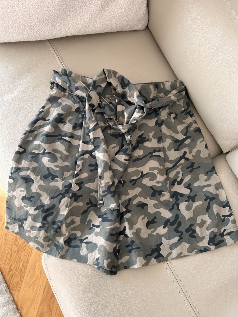 Dolce & Gabbana Pantaloni: Dolce&Gabbana shorts – Usato da Zürich venduto da evasara