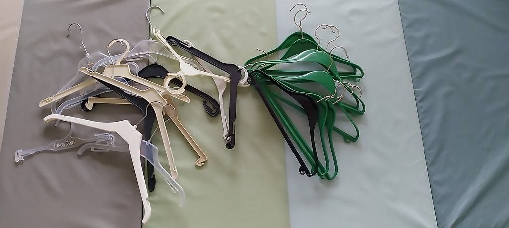 Appendiabiti: gratis: Diverse Kleiderbügel  – Usato da Boll venduto da minta24