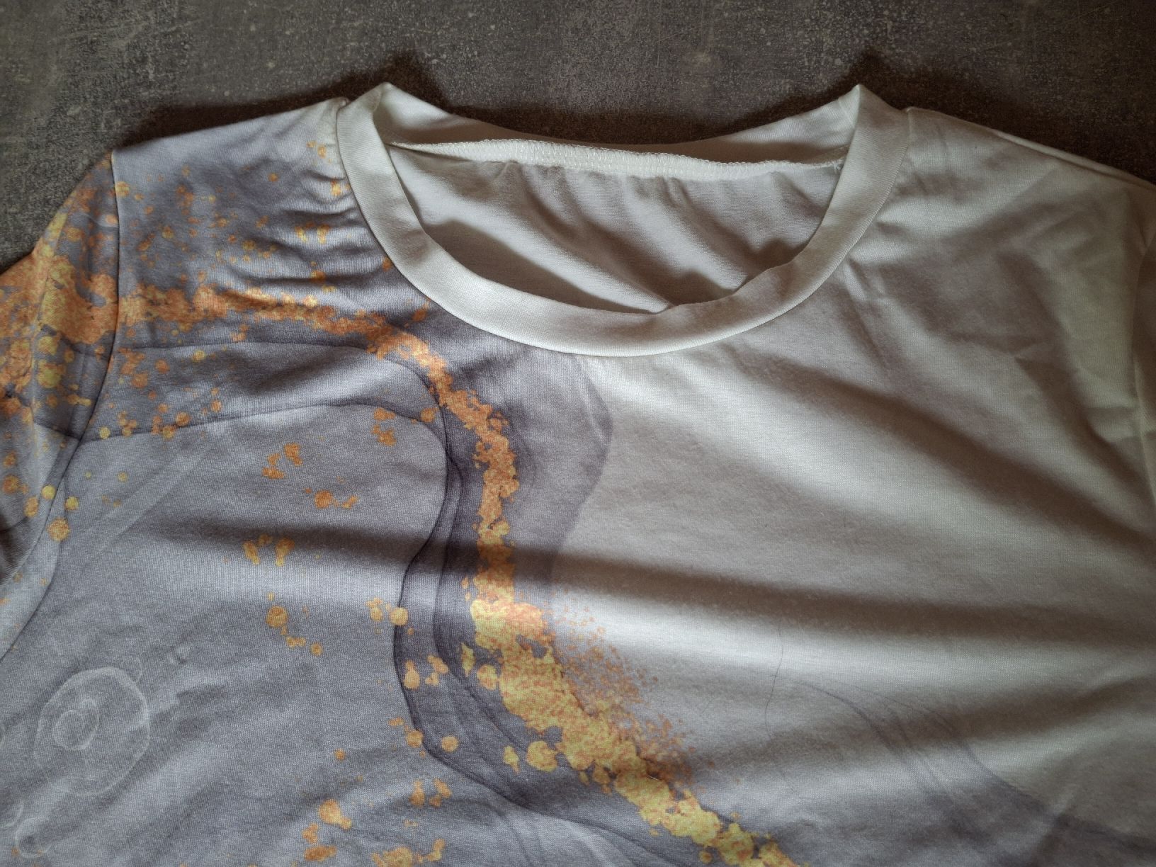 T-Shirts: T-shirt taille M imprimé abstrait – Gebraucht aus Villiers von san_jn5w 5