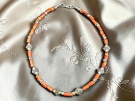 Neue Halskette mit antikem Korallen - Ethnischer Look