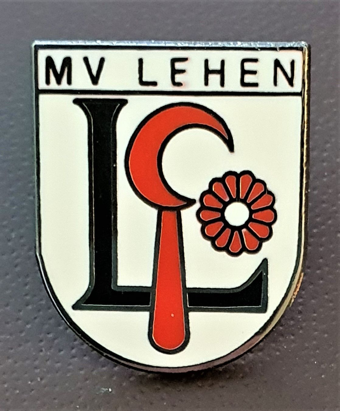 Placchette & Badge: P989 - Pin Wappen MV Lehen – Usato da Reinach BL venduto da Boston-Verkauf