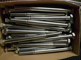 INOX-Schrauben Lager abschaffen