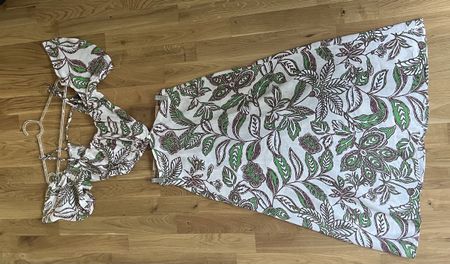 Sommerliches Maxikleid mit Pflanzenmuster, Grösse 36/S
