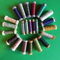 Lot de fils à coudre DMC et Gütermann et.... multi-couleurs.