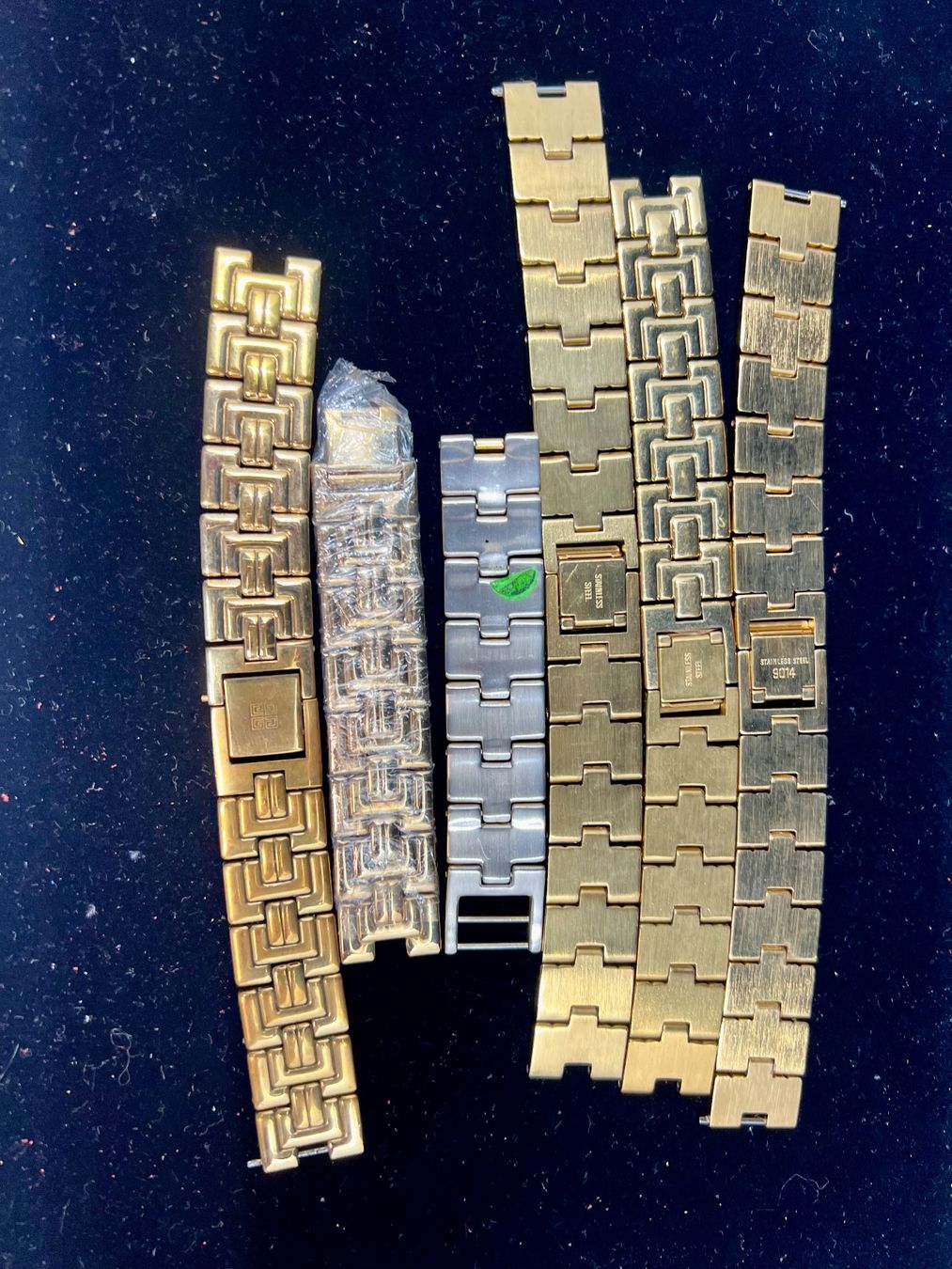 Givenchy Montres: Givenchy lot de boucle et bracelet dorée – Neuf (Voir description) à Sion par ROBY_ROBY_ROBY 3