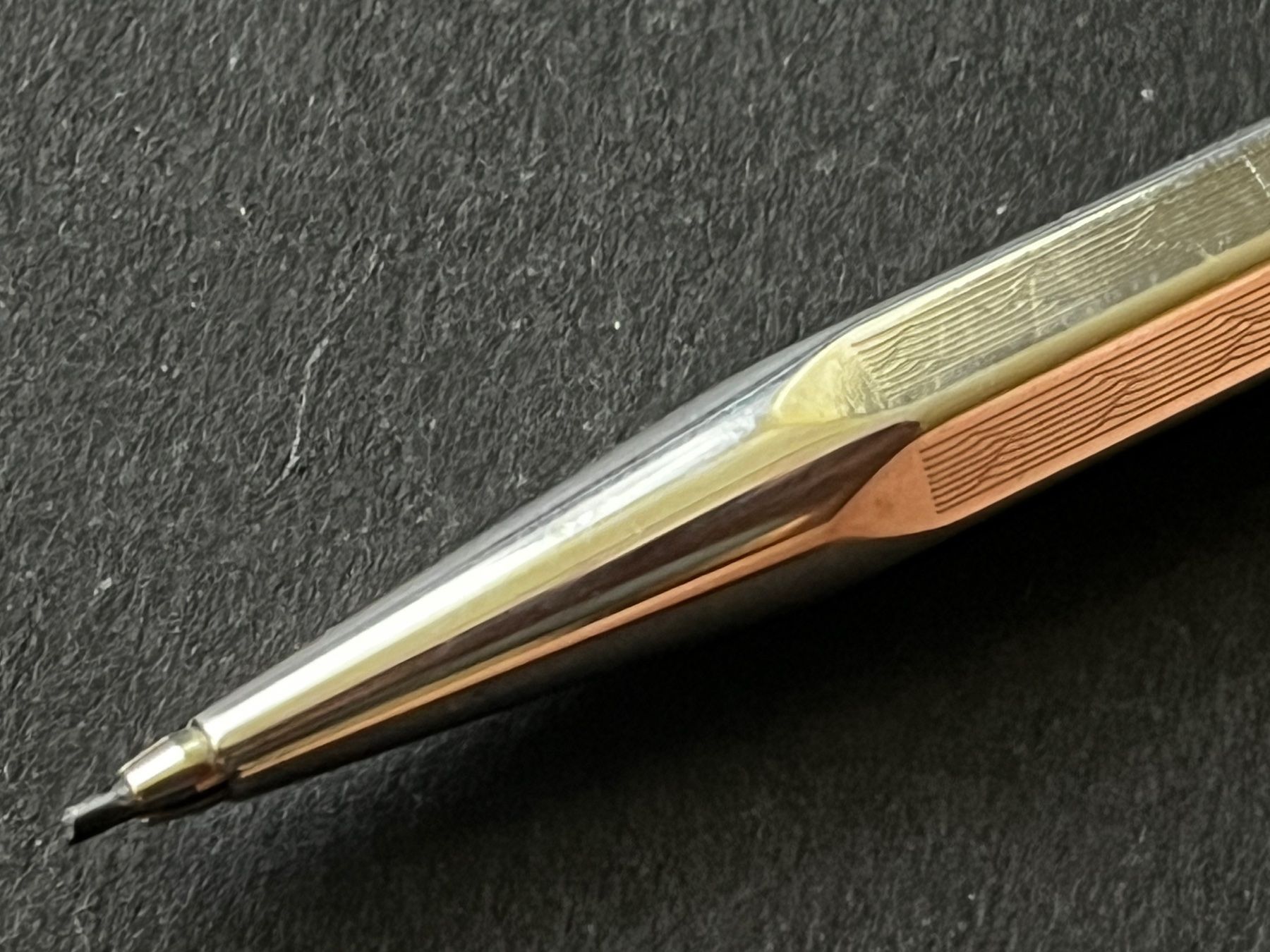 Caran D'Ache Matite, matite colorate & gessi: KURZER Caran d’Ache Ecridor Minenhalter Chevron versilbert – Usato da Zürich venduto da FV.vintage 2