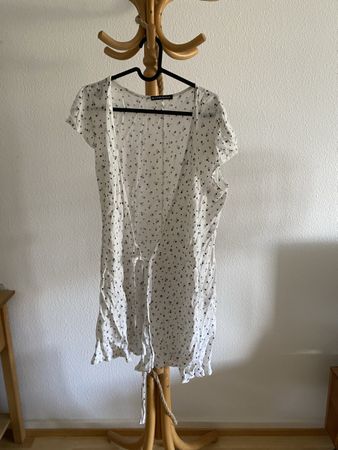 2 Wickelkleid Brandy Melville weiss Blumenmuster Grösse XS