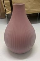 Vase Depot mauve ribbed decorative item good condition