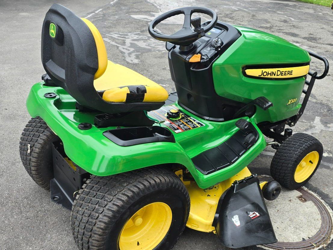 John Deere Tagliaerba: John Deere X320 Rasentraktor - Frühlings-Schnäppchen! – Usato da Rain venduto da Fafan069 7