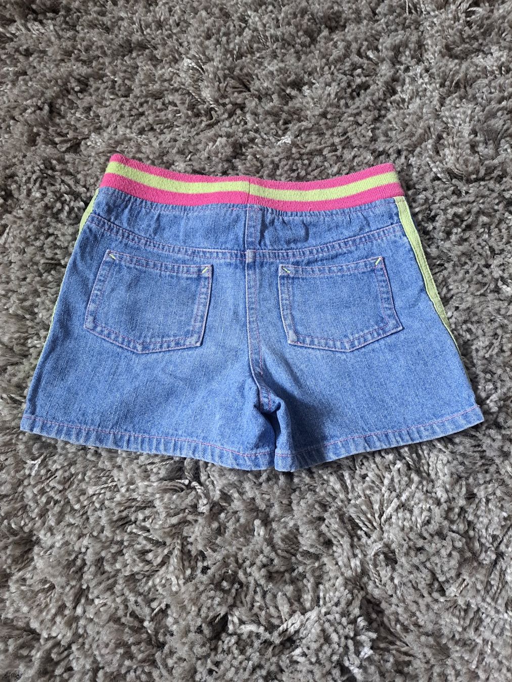 C&A Pantalons: Jeansshorts Gr.104 – D'occasion à Kaltbrunn par Nili133 1