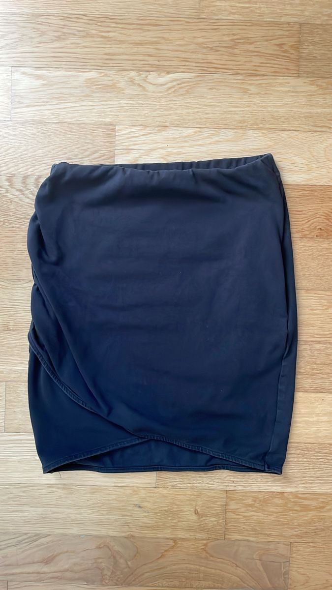 H&M Gonne: Schicker schwarzer Rock Gr. XS/S – Usato da Zürich venduto da Sonnenschein_