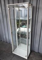 Glasvitrine weiss mit mehreren Einlegeböden gebraucht