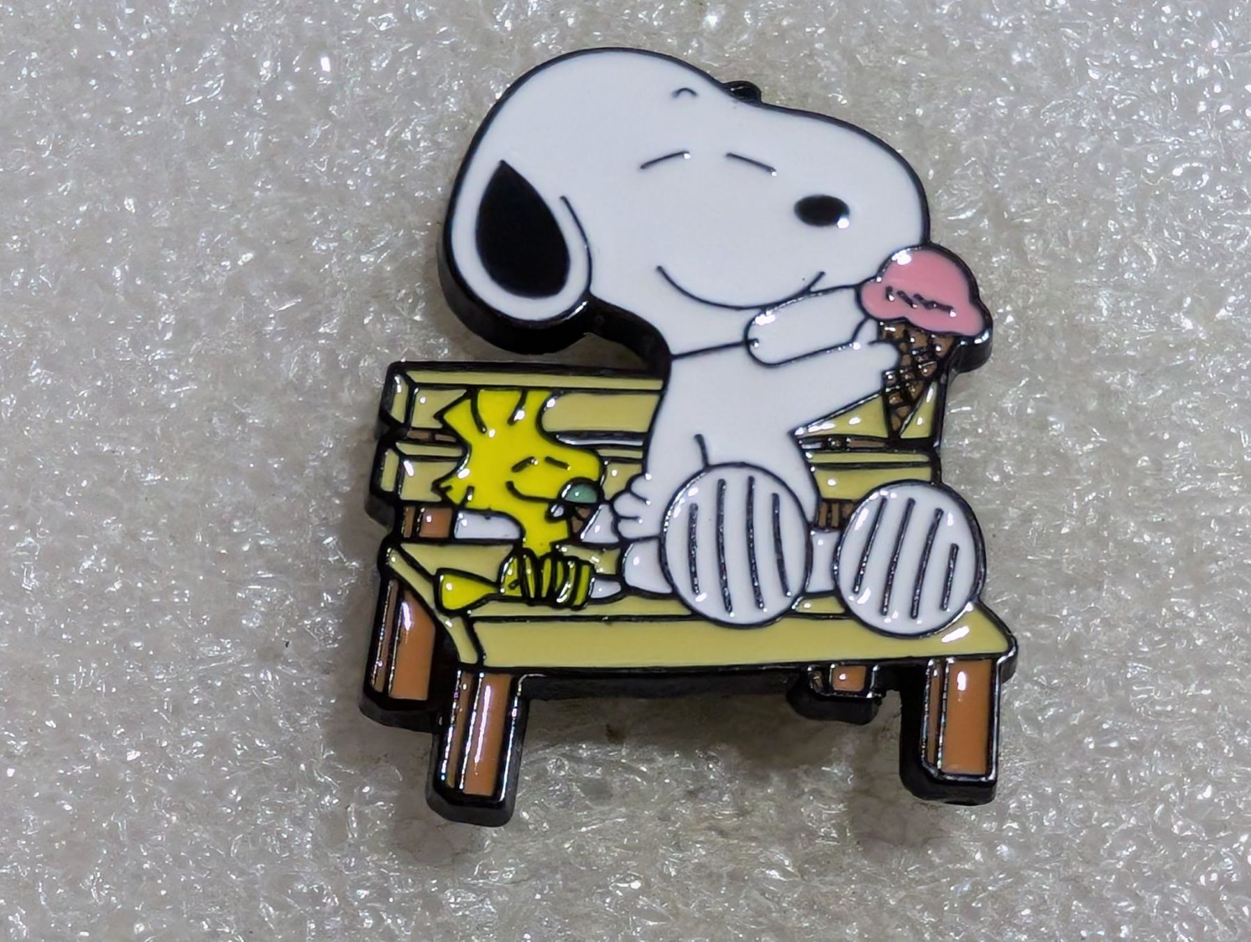 Placchette & Badge: Ansteckbutton 241: Snoopy – Usato da Oppligen venduto da Pin-Fall-Shop