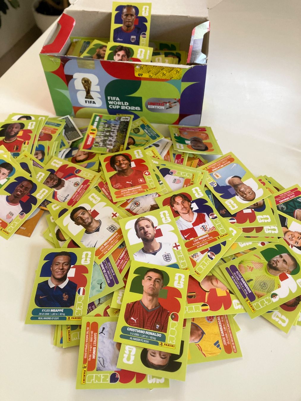 Panini Sammelbilder & Trading cards: Image panini 2026 950 pieces – Gebraucht aus Le Sentier von rol_5zpw