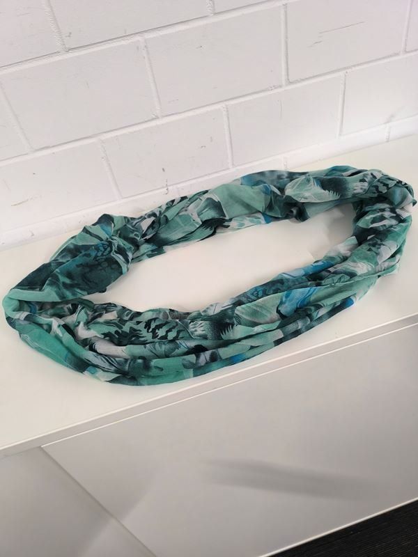 Foulards, Tücher & Schals: Schal grünlich Viscose Polyester – Gebraucht aus Rüti ZH von Restwert_Rueti_ZH 4