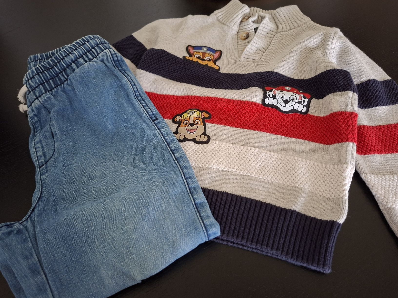 Kleiderpakete & -sets: Kinder Pullover und Jeans Grösse 110 – Gebraucht aus Winterthur von Ausmisten2026