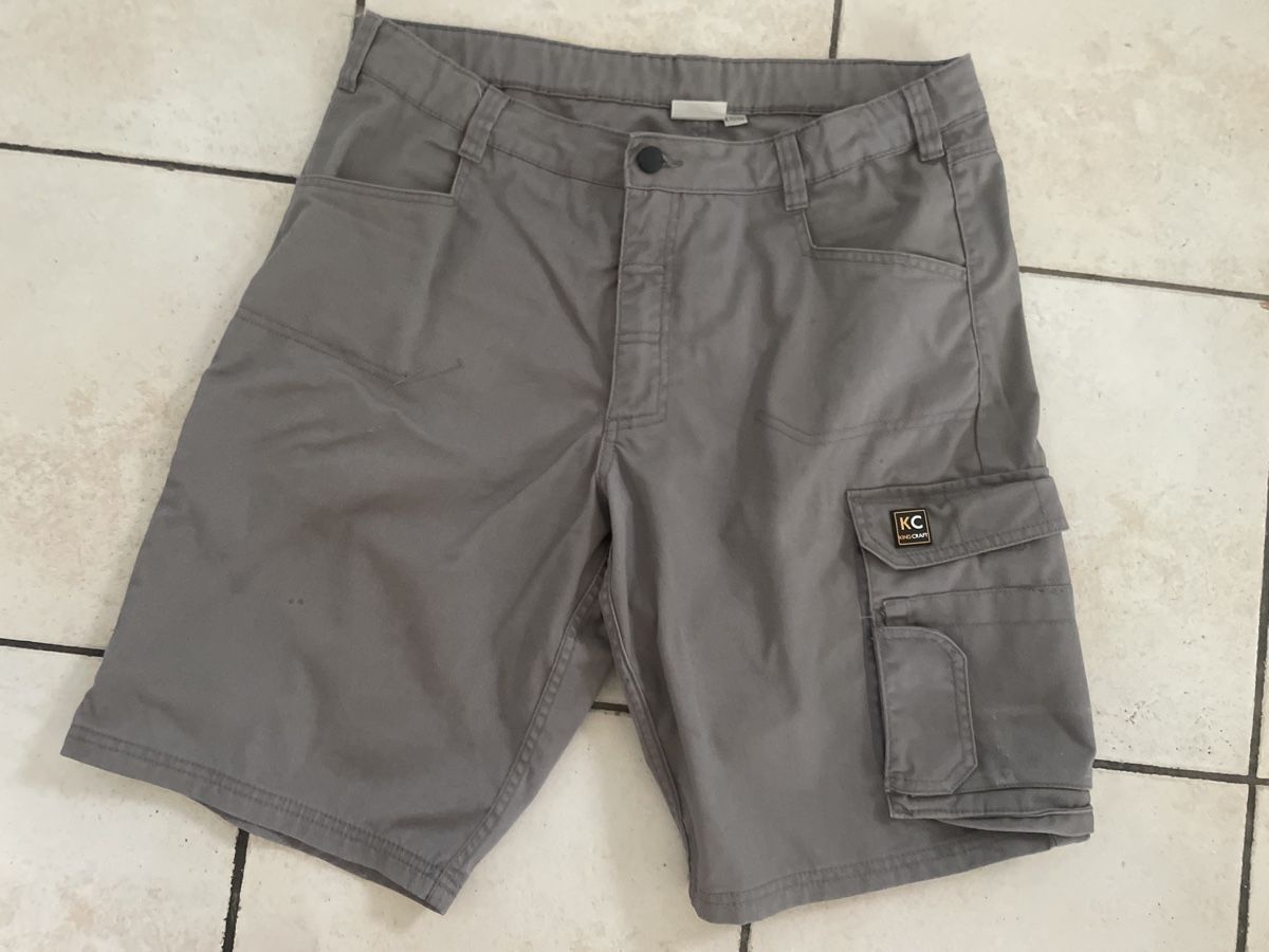 Pantalons: KingCraft Cargo Arbeitsshorts, Gr.52/54 – D'occasion à Obergerlafingen par cabo4
