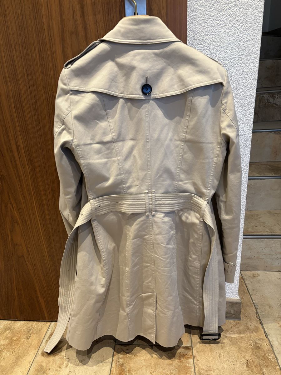 Burberry Cappotti: Authentic Burberry London beige Trench Coat, Size S – Usato da Windisch venduto da bymarikaa 3