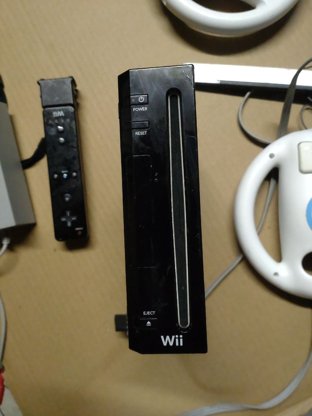 Nintendo Konsolen: Console Wii + 2 volants + manette + accessoires – Gebraucht aus Vétroz von Guadonjin 3