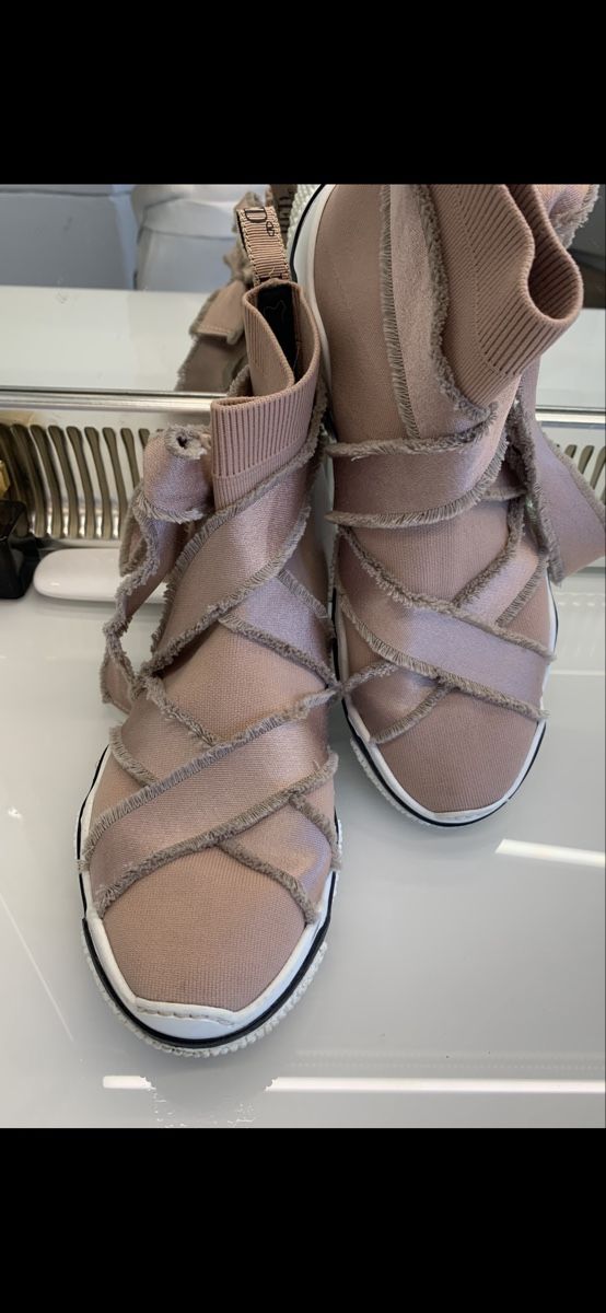 Chaussures femmes: Valentino Red – D'occasion à Rudolfstetten par Laramalna
