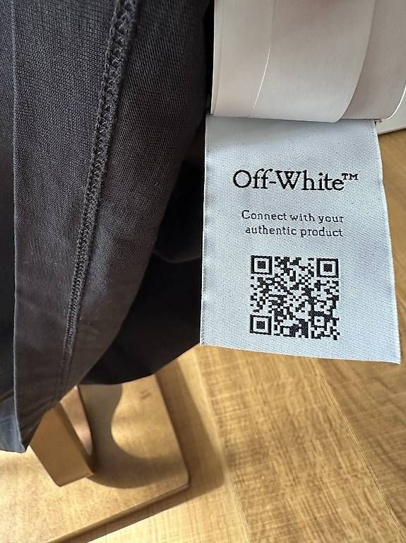 T-Shirts: Off-White T-Shirt – Neu und originalverpackt aus Regensdorf von and_wl25 4
