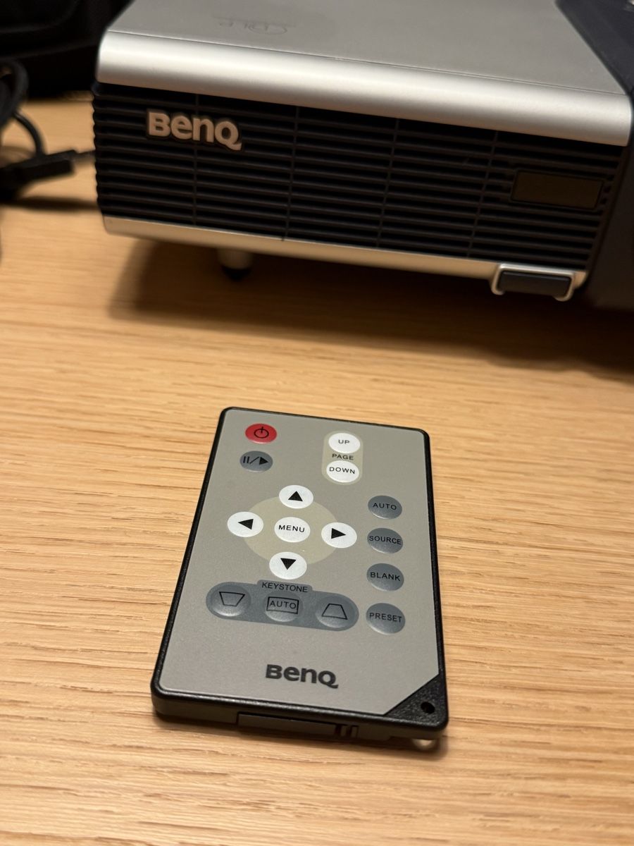 BenQ Proiettori: BenQ PB2140 Projektor, Top Zustand ! – Usato da Uitikon-Waldegg venduto da Rps 6
