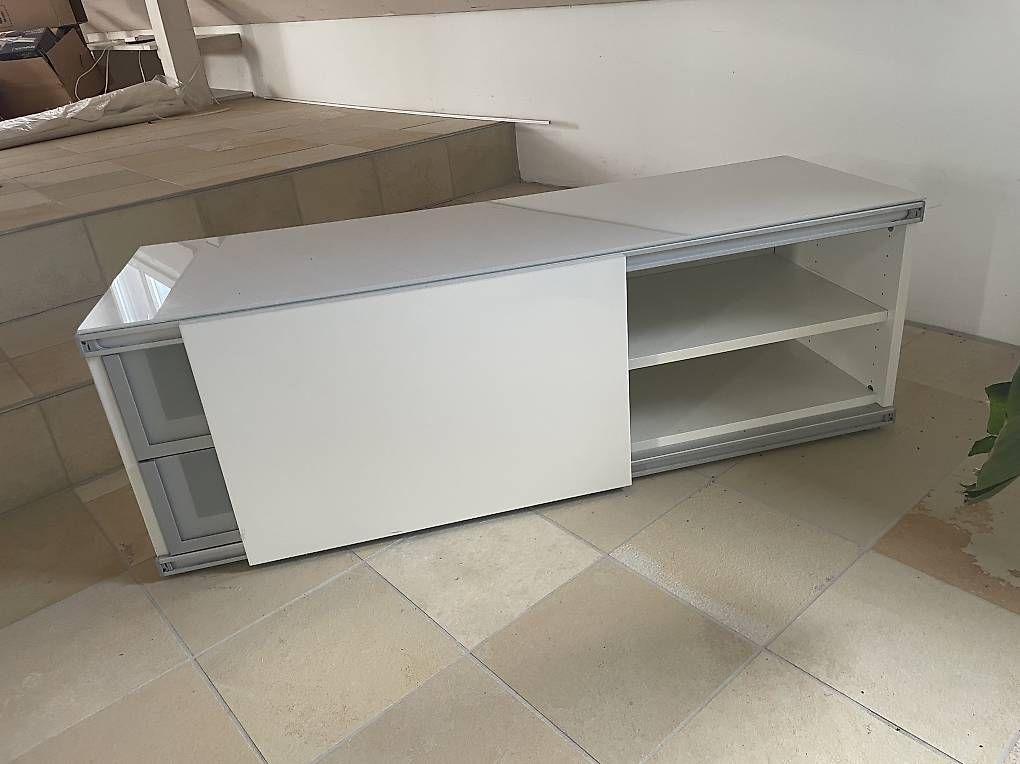 Meubles TV: Fernsehmöbel mit Gebrauchsspuren – D'occasion à Langwiesen par dakaes 2