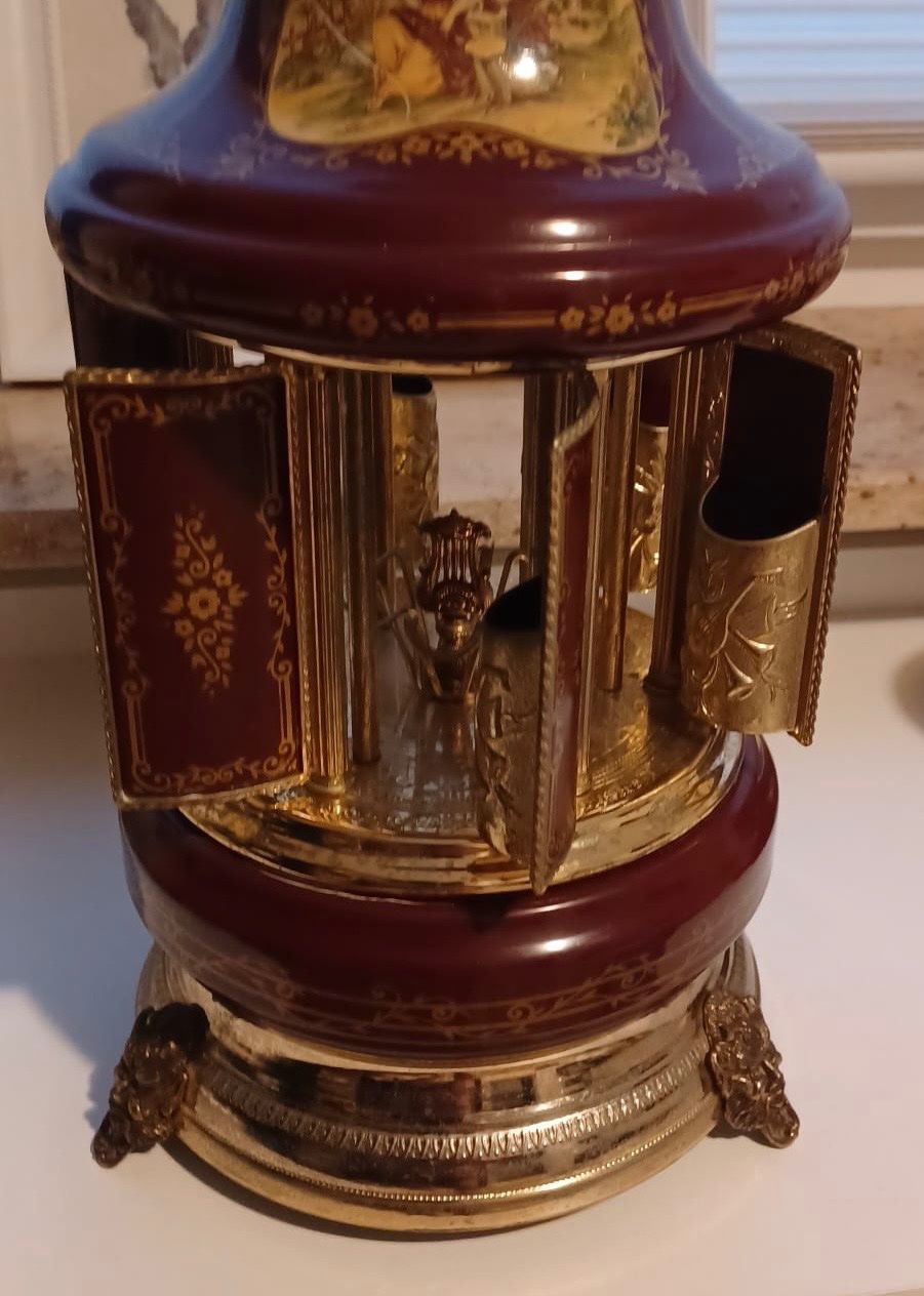 Carillon: Wunderschöne Spieluhr / Karussell – Usato da Olten venduto da ale_nb2x 5