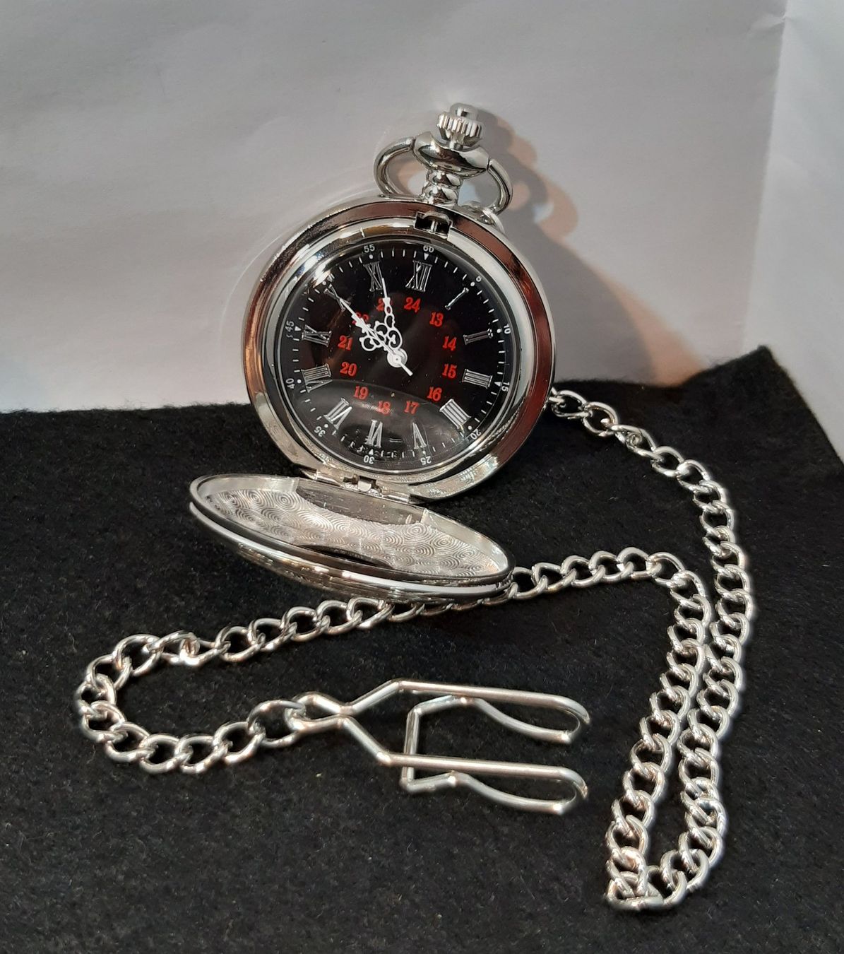 Orologi: NEU Taschenuhr mit Springdeckel silberig mit schwarz – Nuovo e nell'imballaggio originale da St. Margarethen TG venduto da ursk10 2