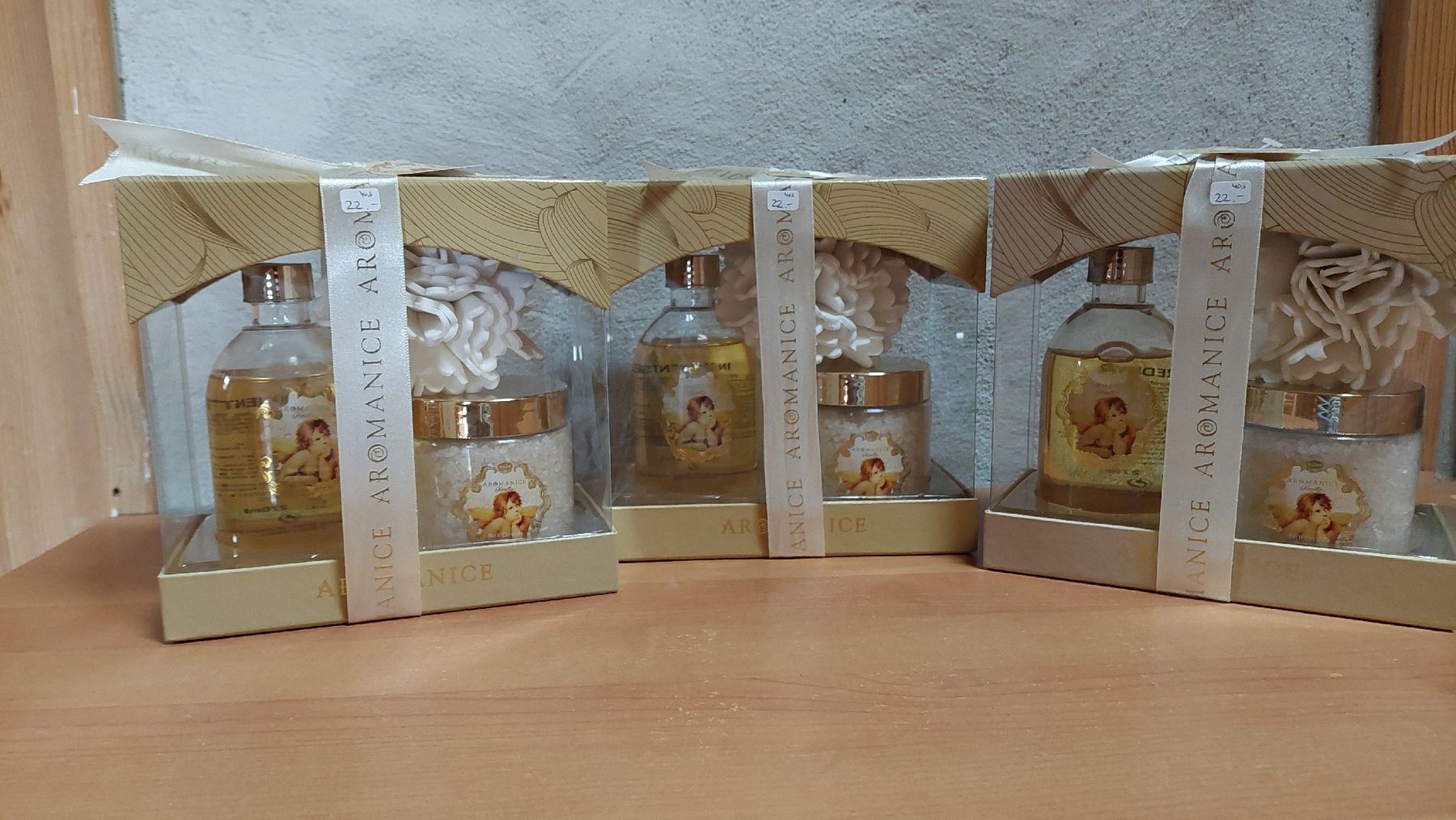 Altro per la cura del corpo: Lot de 3 coffrets de soin, liquidation boutique – Nuovo e nell'imballaggio originale da Marsens venduto da fakia 6