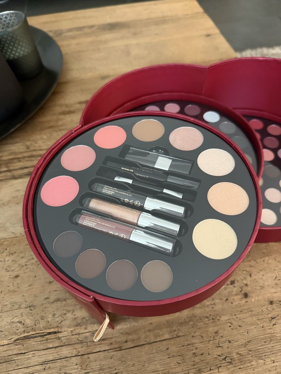 Douglas Make-up: DOUGLAS Iconic Glam Palette – Neu und originalverpackt aus Boppelsen von giu_r7mj 2
