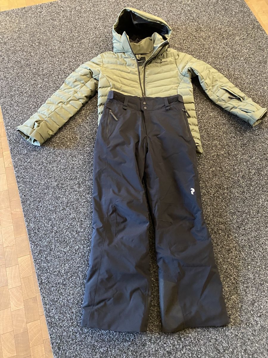 Peak Performance Completi: Peak Performance Kinder Ski-Anzug, Grösse 150 – Usato da Kilchberg ZH venduto da Anina05