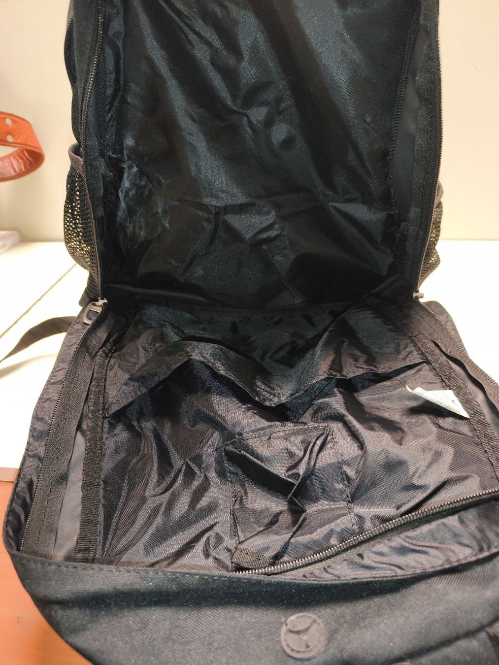 Nike Zaini: Nike Rucksack schwarz-grau, (em77) – Usato da Künten venduto da Schnaepplihuus 3