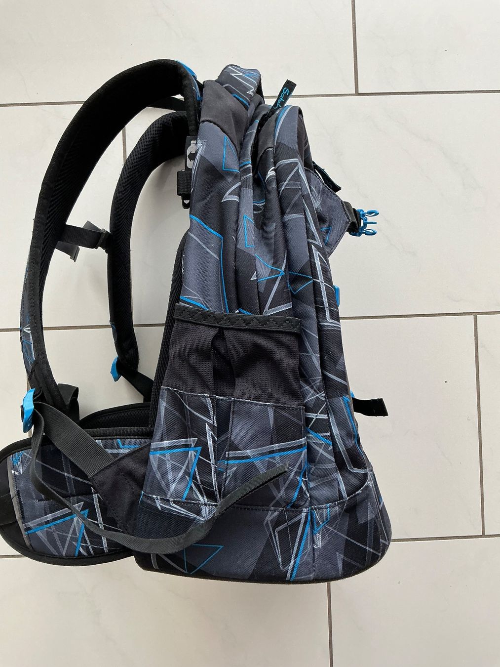 Satch Sacs & sacs à dos: Satch Schulrucksack mit Coolem Airbrush – D'occasion à Biel-Benken BL par Sahra1 4