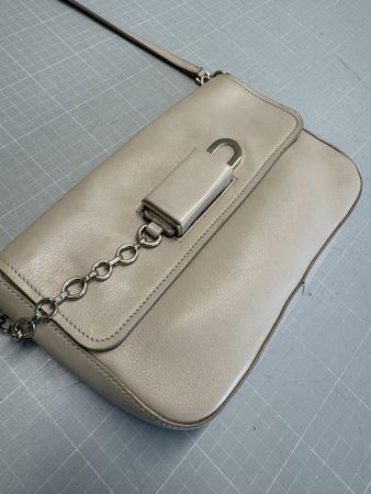 Elegante Bally Handtasche aus Leder, Top Zustand!