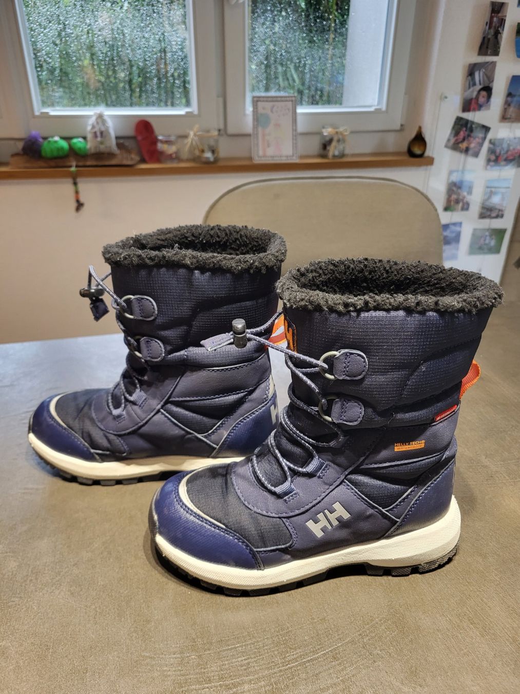 Helly Hansen Scarpe per ragazzi: Chaussures de neige comme neuves 30 – Usato da Gampelen venduto da cli_2thg