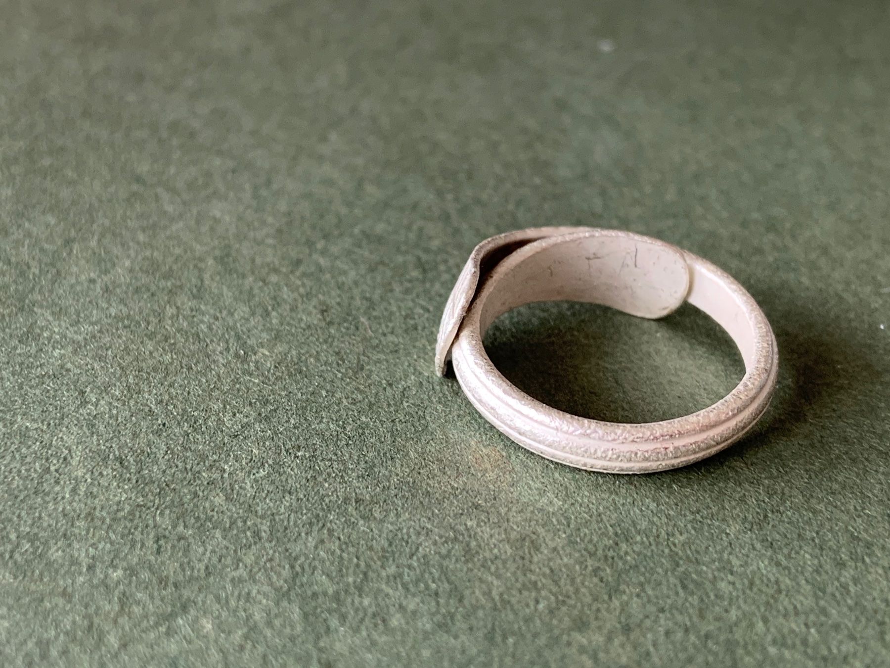 Ringe: Silberring feines Blatt lappend (53) – Gebraucht aus Dittingen von Bellevista 4