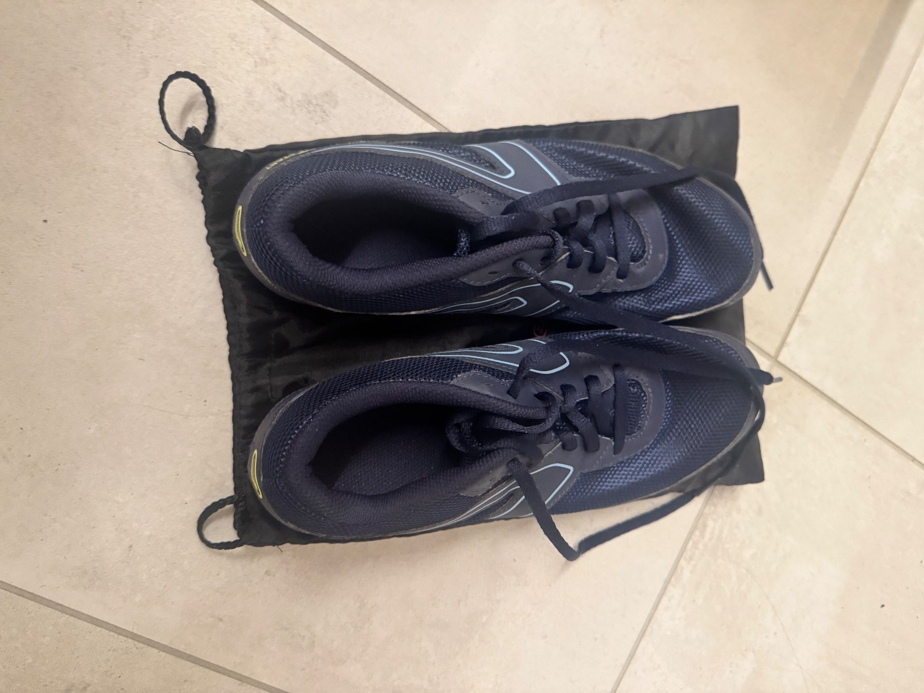 Scarpe per ragazzi: Chaussures de course à pointes Kalenjy + sac – Usato da St-Aubin-Sauges venduto da Kelkel