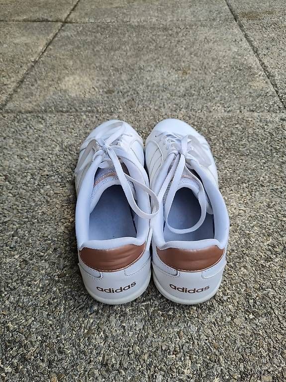 Damenschuhe: Adidas Sneaker Gr. 39 – Gebraucht aus La Heutte von tau_5vvl 2