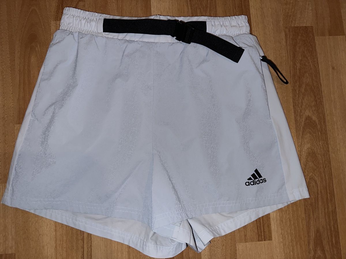 Adidas Pantaloni: Adidas Kurze Hose Gr. 170 – Usato da St. Gallen venduto da mai_zpt7