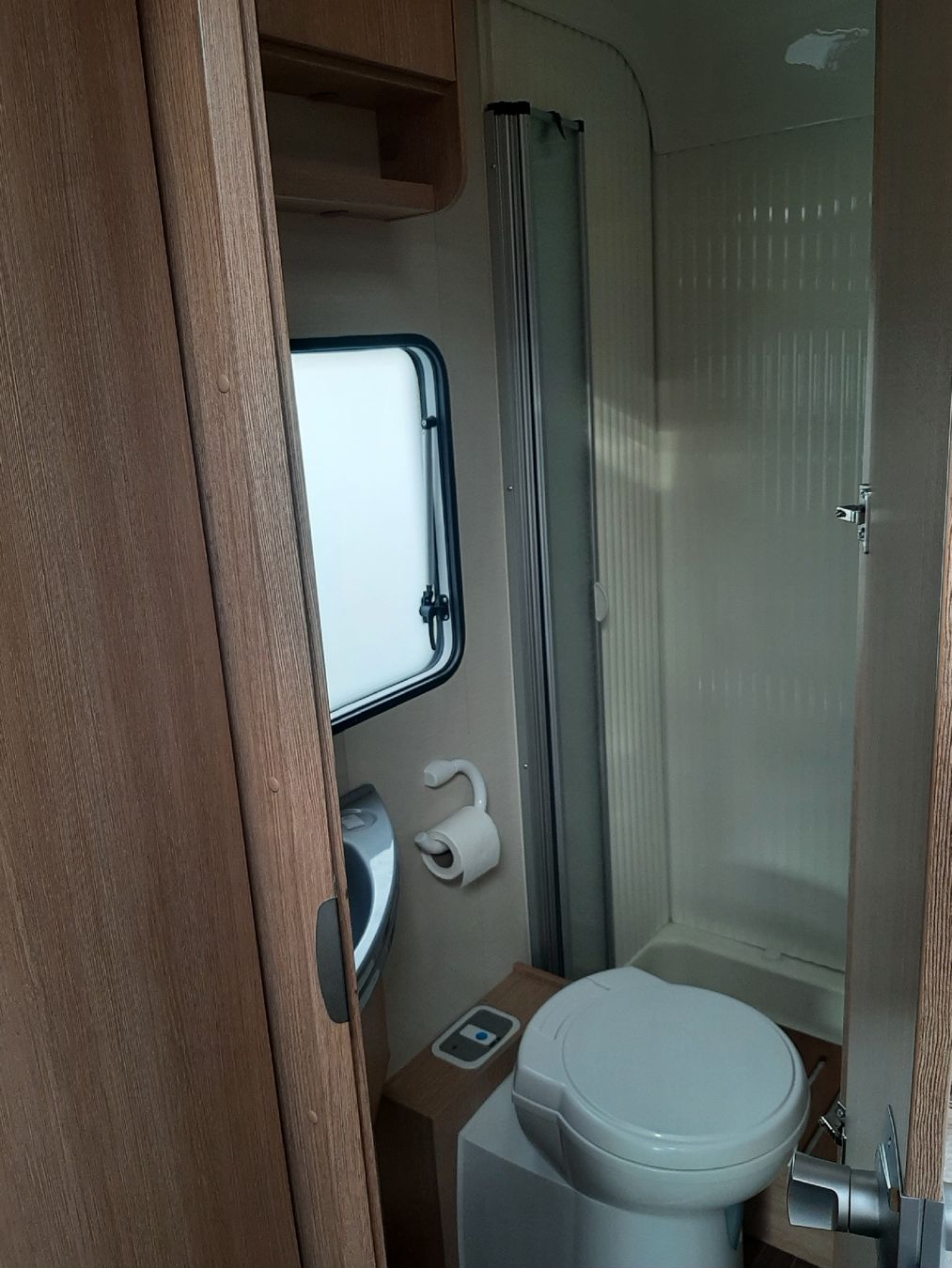 Sunlight Véhicules de camping: Sunlight T64 mit Hubbett – D'occasion à Bütschwil par Ronja28 5