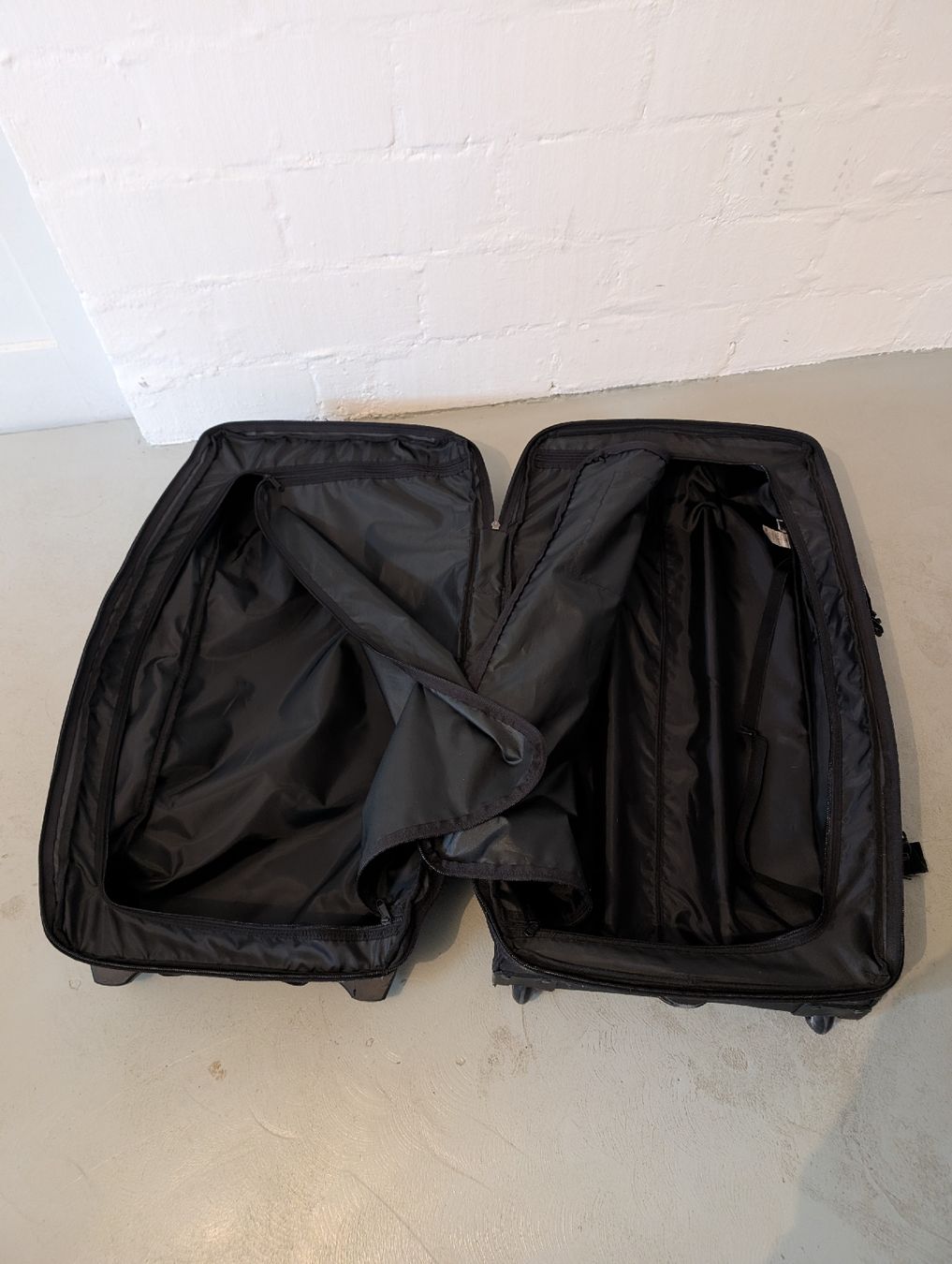 Valigie: Grosser Reisekoffer – Usato da Rorschach venduto da lea0111114 2