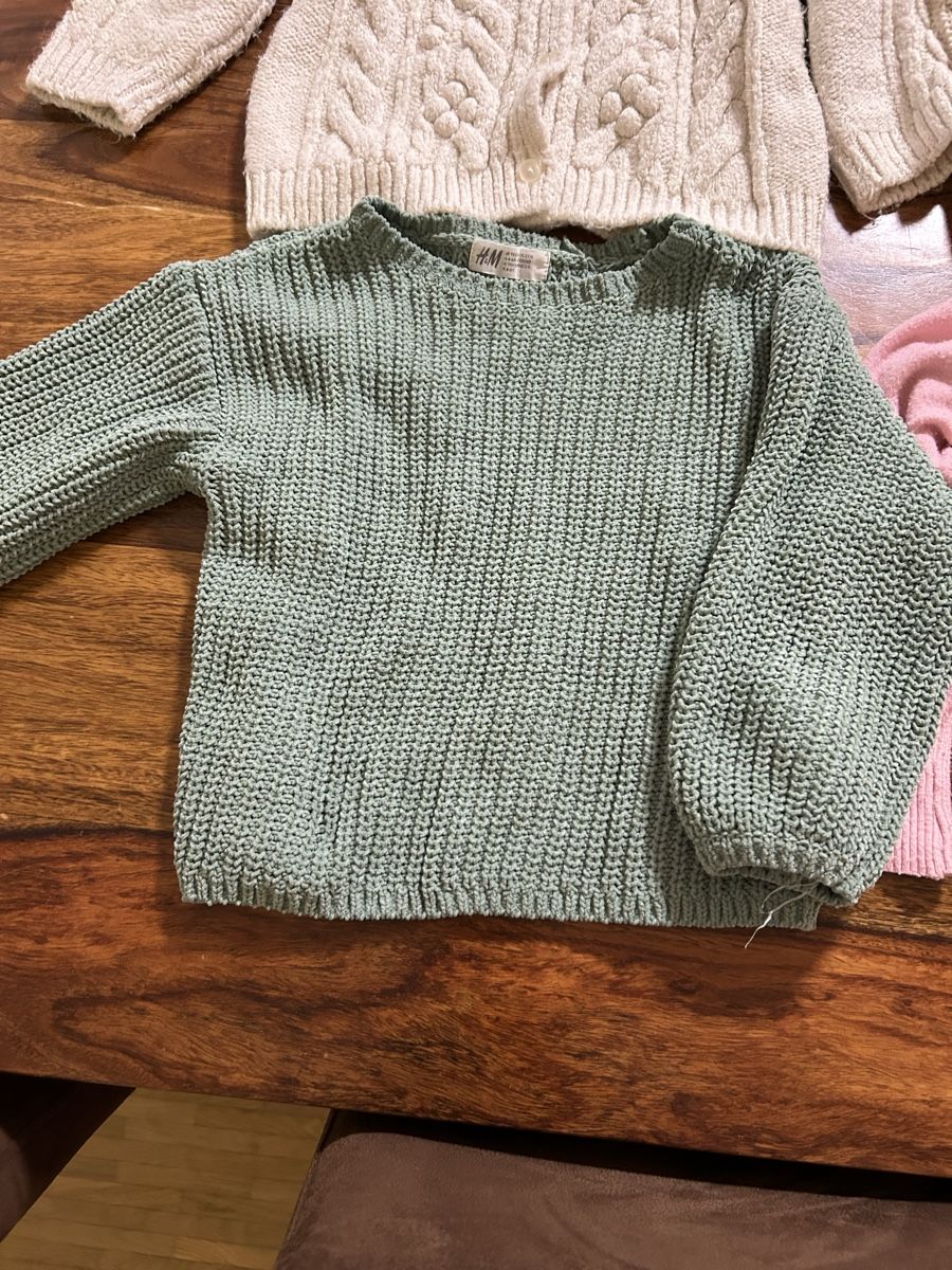 H&M Lotti & Set di vestiti: 4 Strickjacken/Pulli Mädchen, Grösse 110/116 – Usato da Zürich venduto da Nutla 4