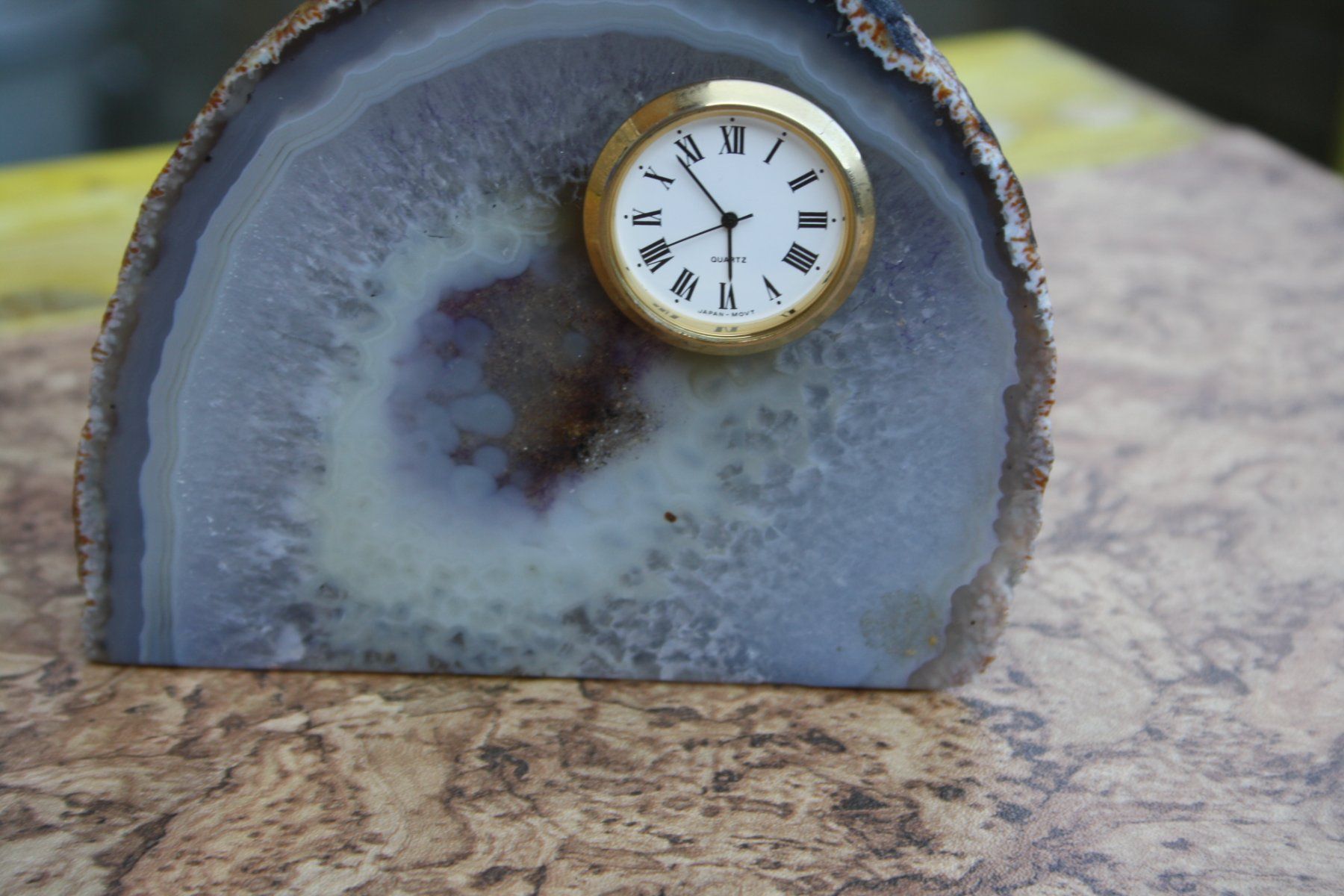 Pietre preziose: STEINSCHEIBE MIT UHR ACHAT? – Usato da Wauwil venduto da Pneuedy 2