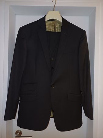 Herrenanzug  Grösse ca 48/50 Schwarz!
