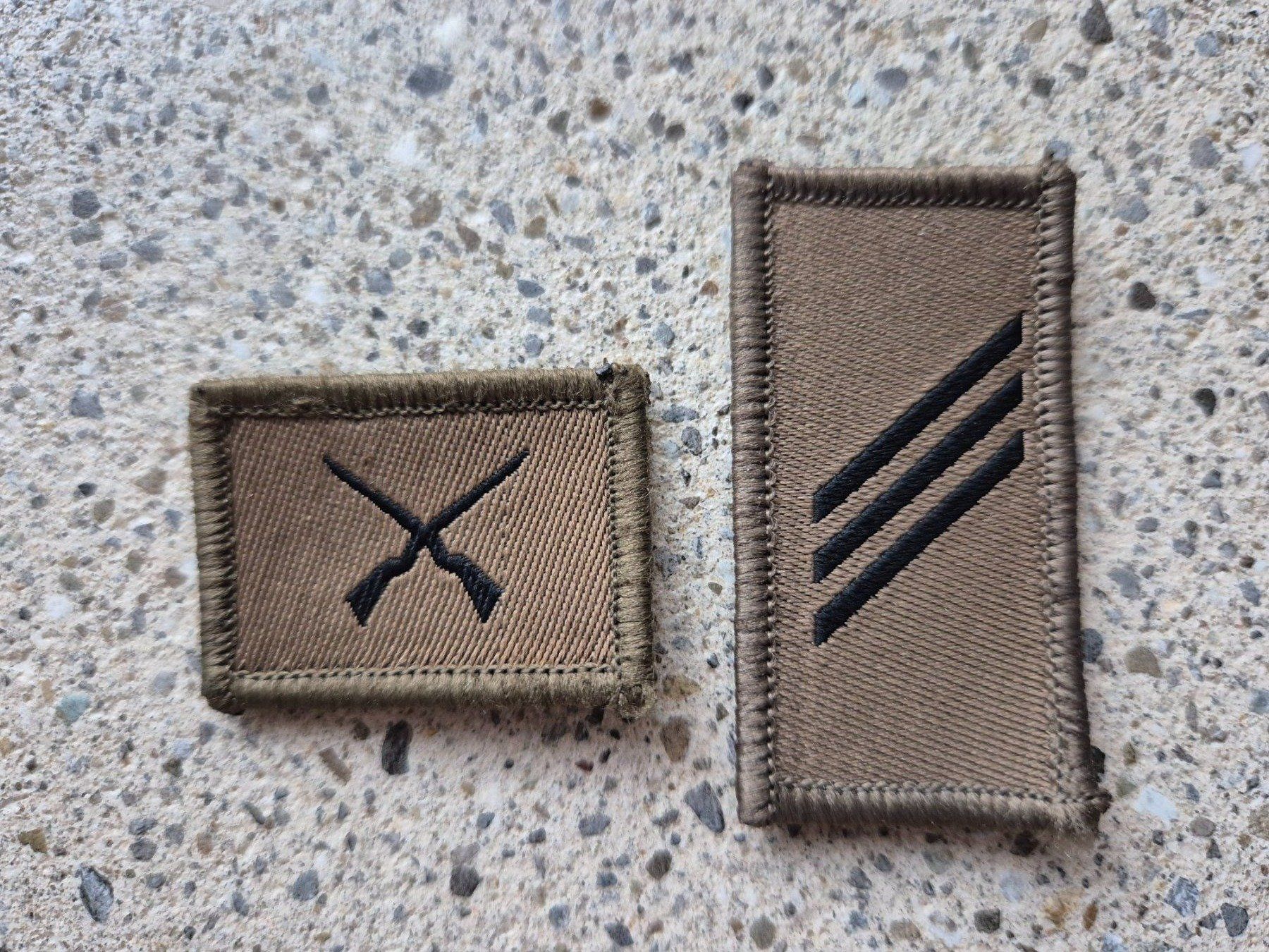 Schweizer Armee Placchette & Badge: *** Abzeichen Set mit klett Obergefreiter *** – Usato da Riedholz venduto da fr_sIruP