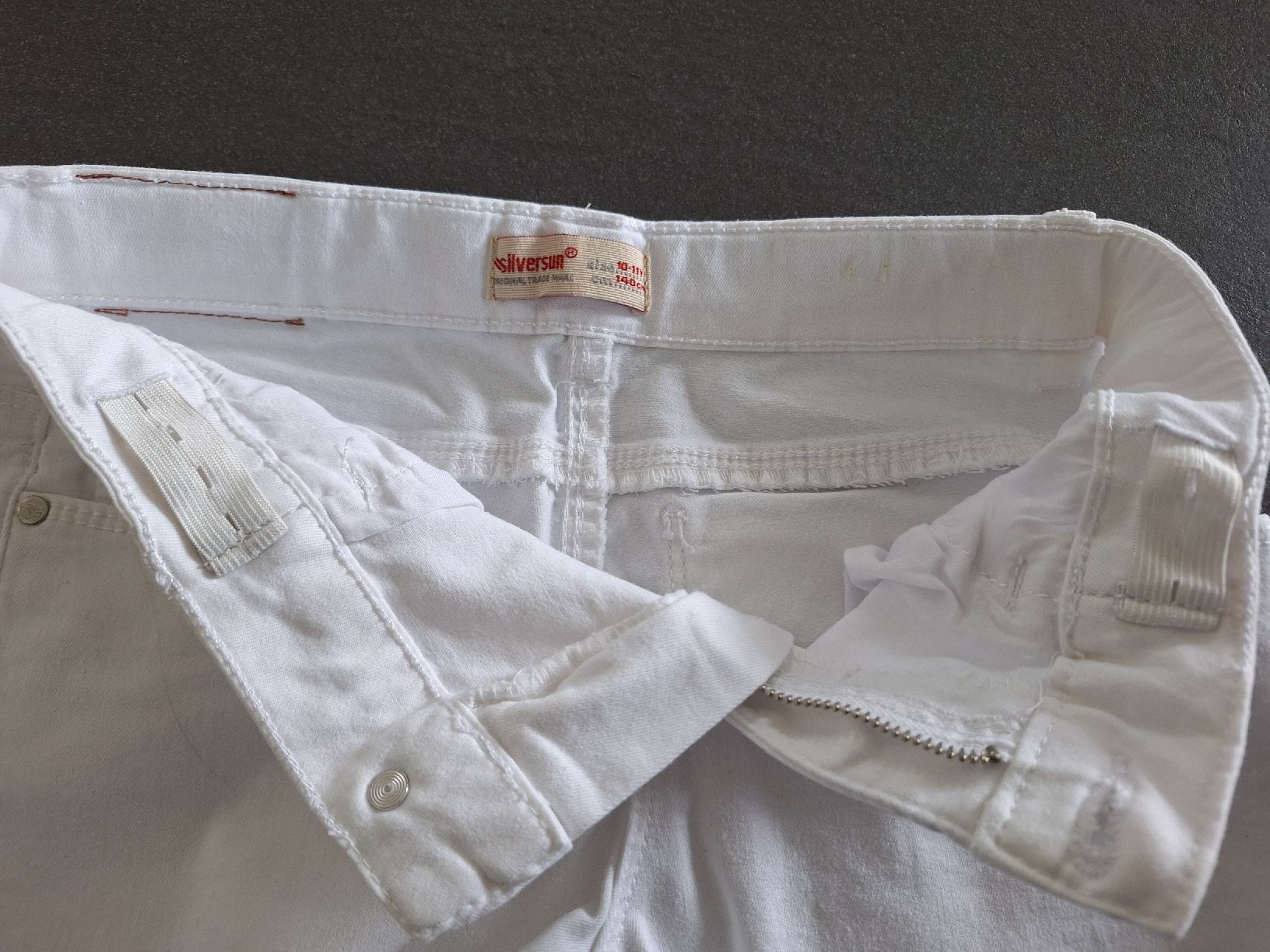 Pantaloni: Weisse Jeans Sorts, Gr. 140 – Usato da Brittnau venduto da Norge77 2