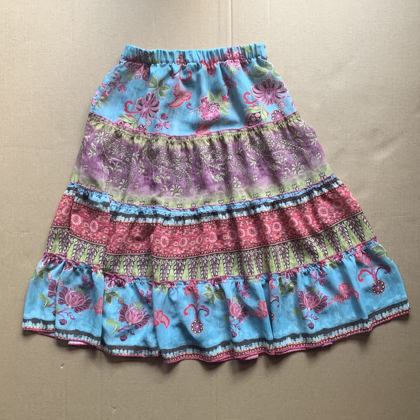 Gonne: Bunter Pastellfarbener Boho-Maxirock mit Stufenschnitt – Usato da Chalais venduto da Decoarts.art 1